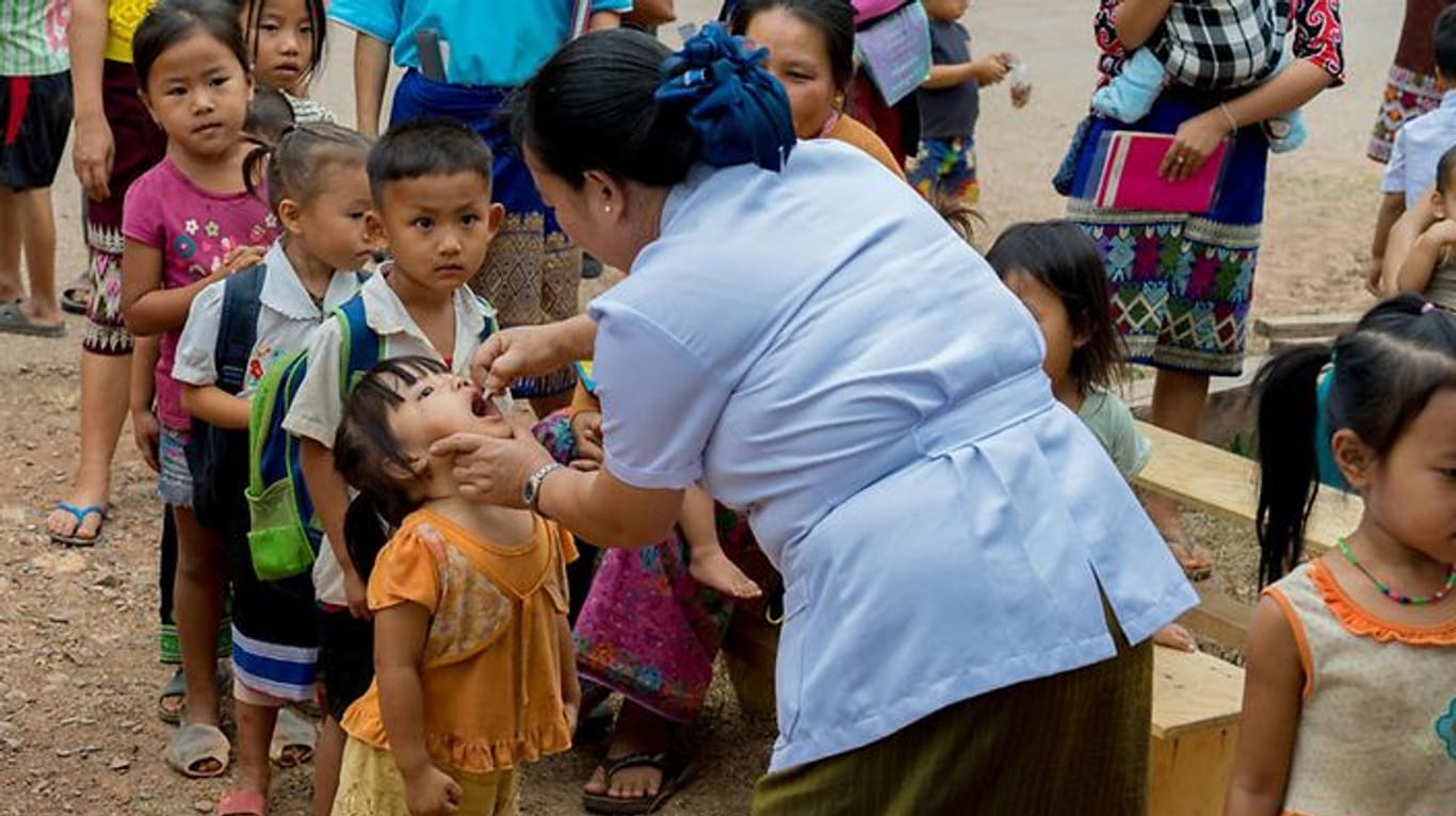 Impfung gegen Polio in Laos.