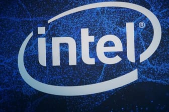 Intel hat auf der Elektronikmesse CES eine neue Chip-Familie mit dem Codenamen Snow Ridge vorgestellt, die auf Mobilfunkstationen zum Einsatz kommen soll.