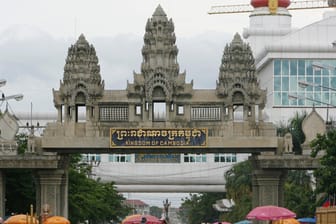 Hinter der kambodschanisch-thailändischen Grenze liegt Poipet: In dem Grenzraum zwischen den zwei Staaten befinden sich viele Casinos. (Archivbild)