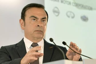 Carlos Ghosn 2016 bei einer Pressekonferenz in Yokohama: Der ehemalige Geschäftsführer von Nissan gibt an, dass alle Anschuldigungen gegen ihn unbegründet seien.