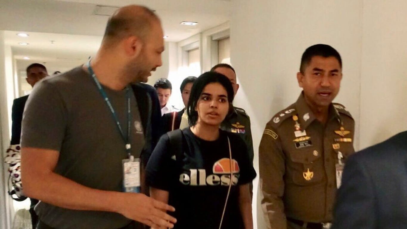 Rahaf al-Kunun: Die 18-Jährige flüchtete vor ihrer Familie aus Saudi-Arabien und wartet nun in Thailand auf die Ausreise in ein Drittland. Der Fall sorgt international für Aufsehen.