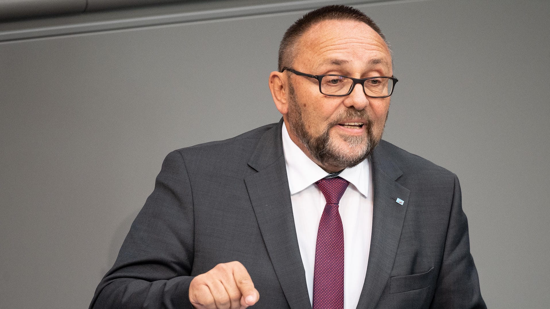 Der Bremer Landesvorsitzende der AfD Frank Magnitz im Bundestag: Er wurde bei einem Angriff schwer am Kopf verletzt.