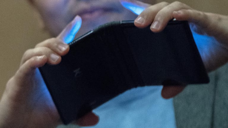 Das faltbare Tablet Flexpai: Noch geht der Hersteller Royole mit dem Gerät noch nicht in Serienproduktion.
