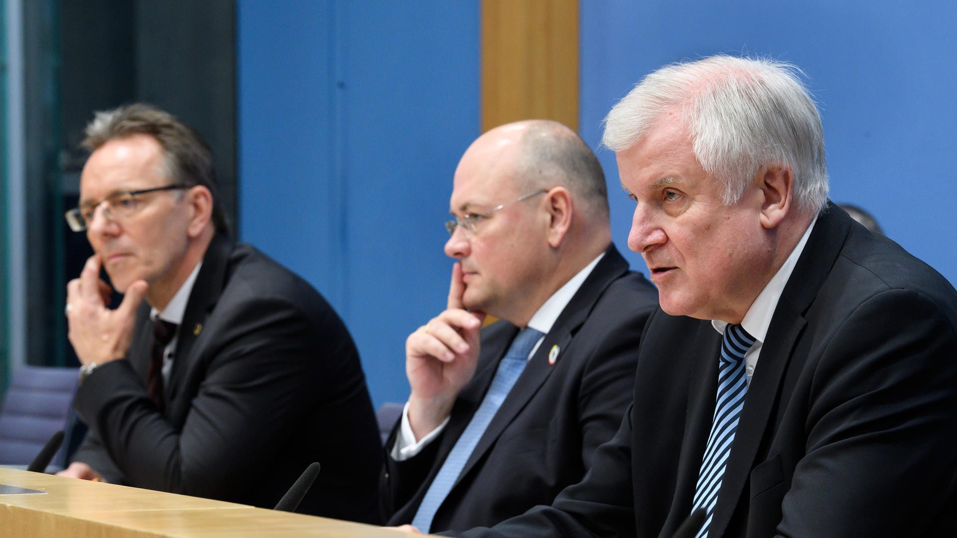 Pressekonferenz zu Cybersicherheit: Horst Seehofer (CSU), Bundesminister für Inneres, Holger Münch, Präsident des Bundeskriminalamts und Arne Schönbohm, Präsident des Bundesamtes für Sicherheit in der Informationstechnik