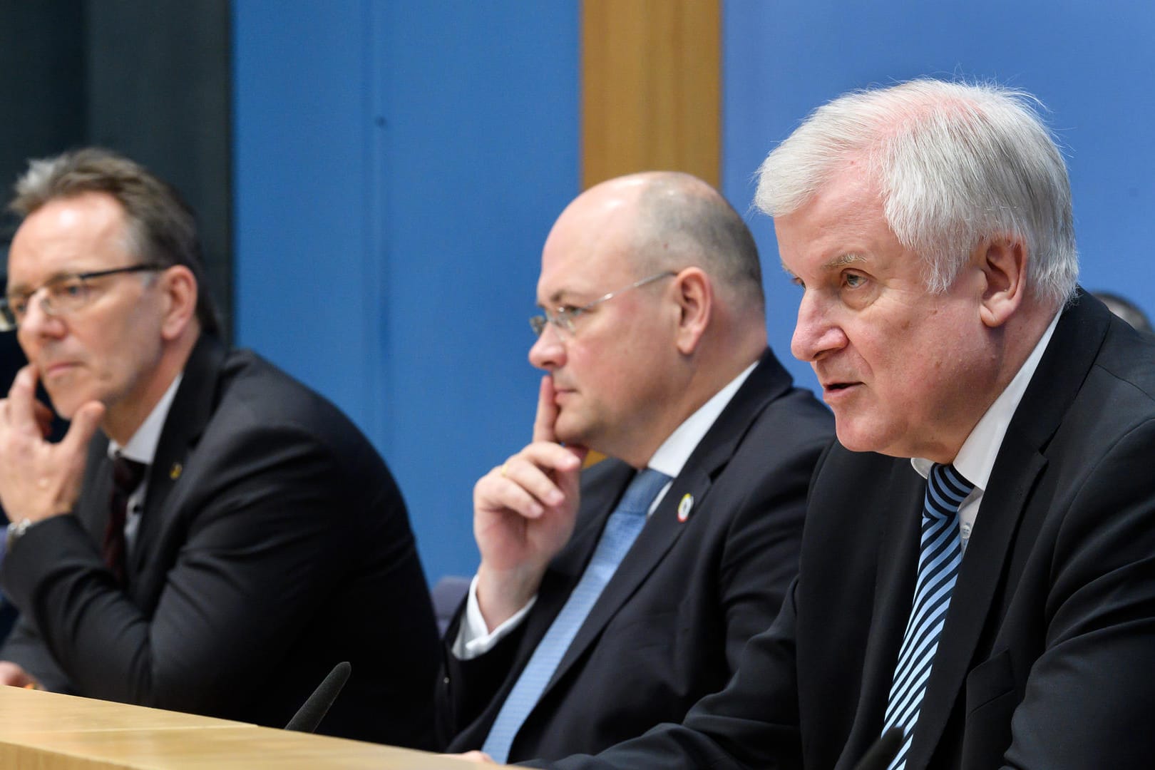 Pressekonferenz zu Cybersicherheit: Horst Seehofer (CSU), Bundesminister für Inneres, Holger Münch, Präsident des Bundeskriminalamts und Arne Schönbohm, Präsident des Bundesamtes für Sicherheit in der Informationstechnik