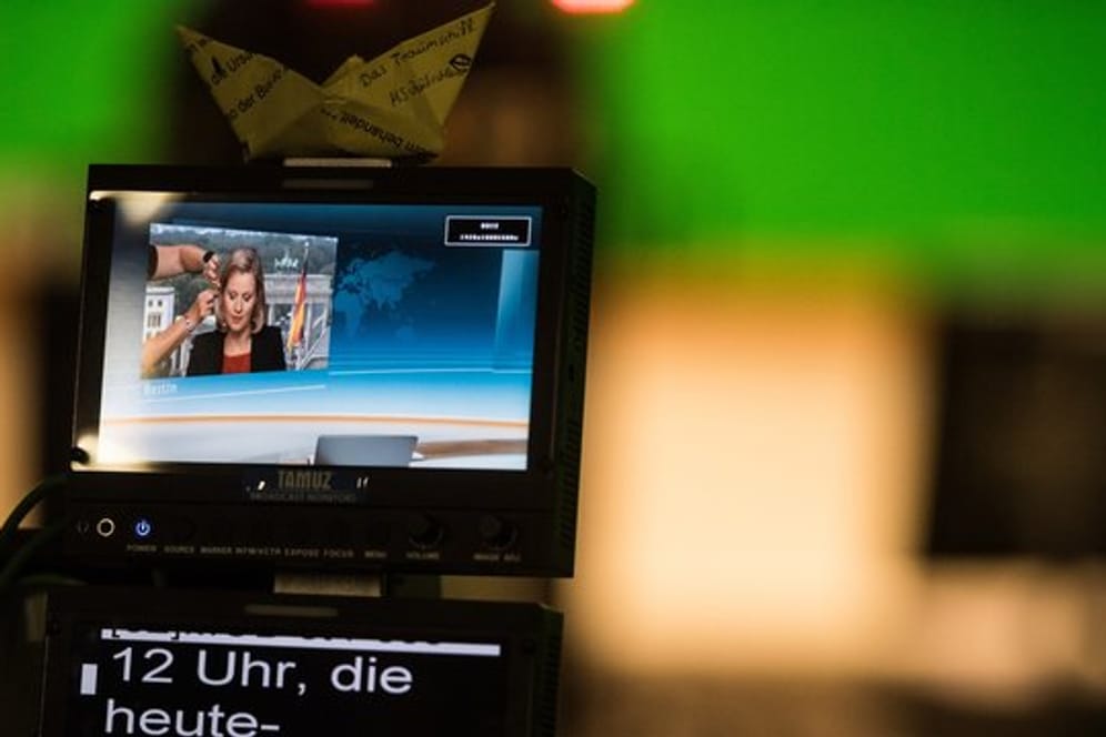 Auf dem Monitor einer Studiokamera ist die Nicole Diekmann zu sehen: Die ZDF-Korrespondentin wurde auf Twitter wegen ihrer Aussage angegriffen.