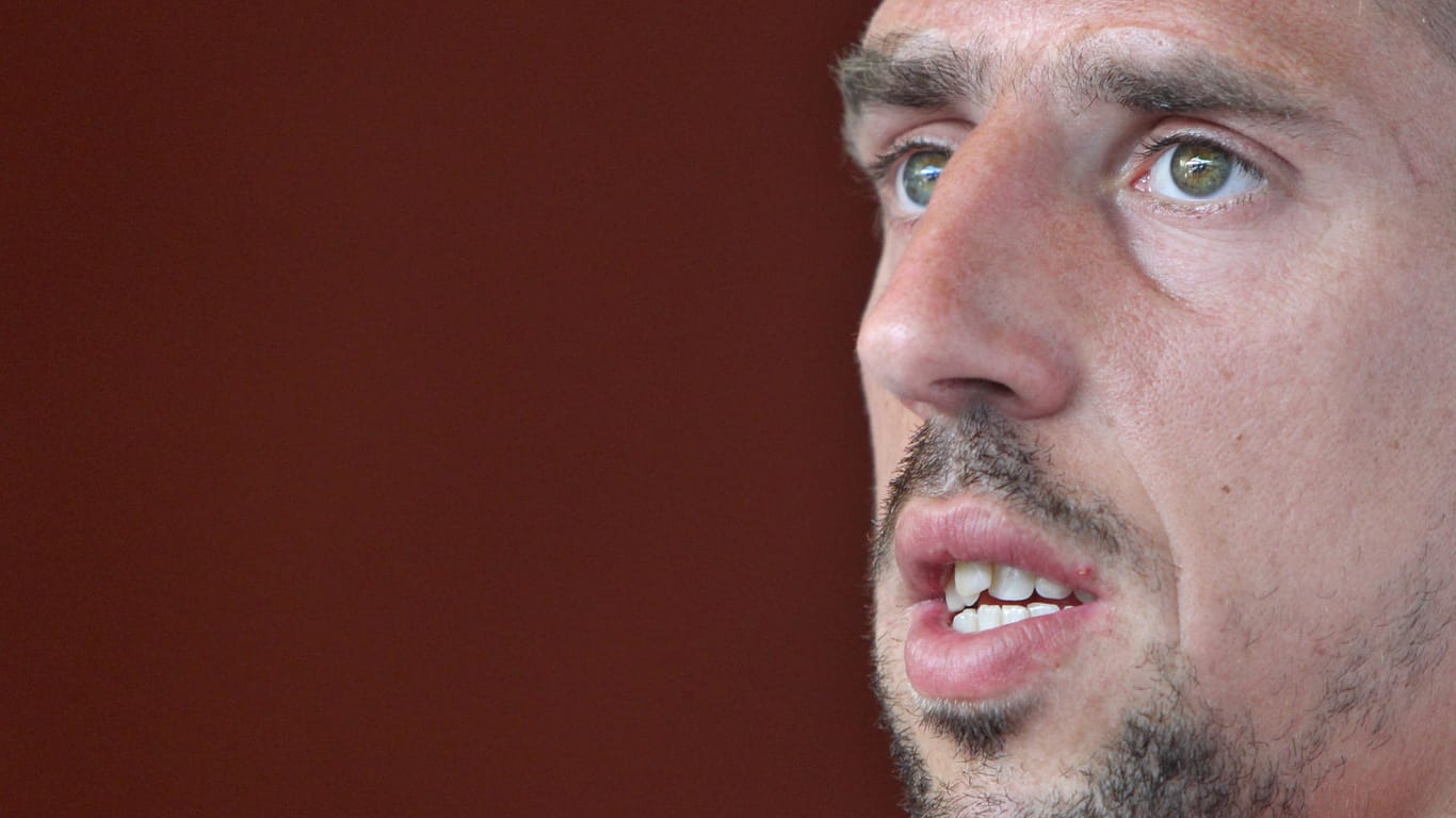 Franck Ribery: Der Bayern-Spieler ließ sich ein vergoldetes Steak schmecken.