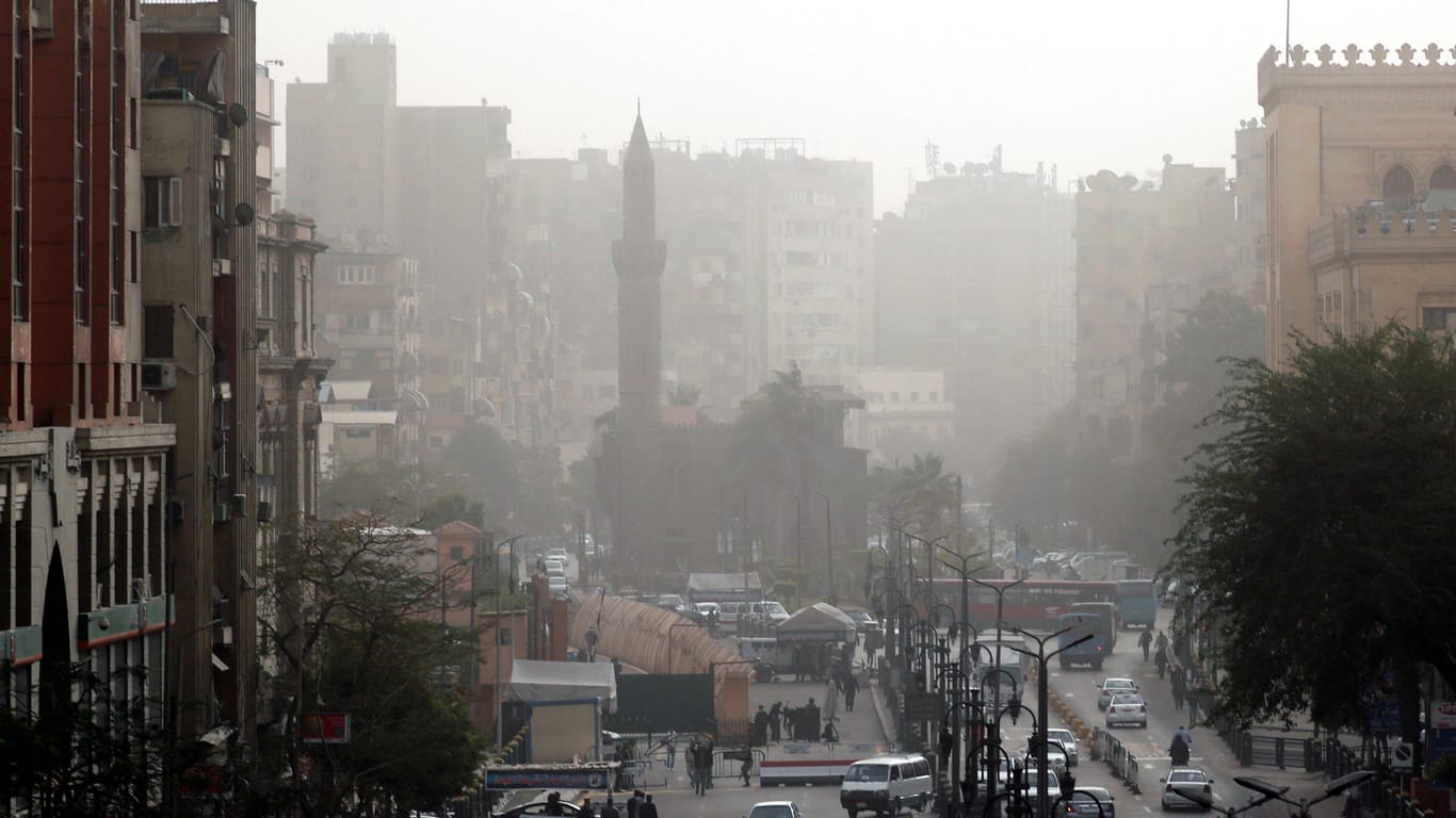 Ägyptens Hauptstadt Kairo: Ein seit Tagen vermisster junger Deutscher ist von den Behörden festgenommen worden.