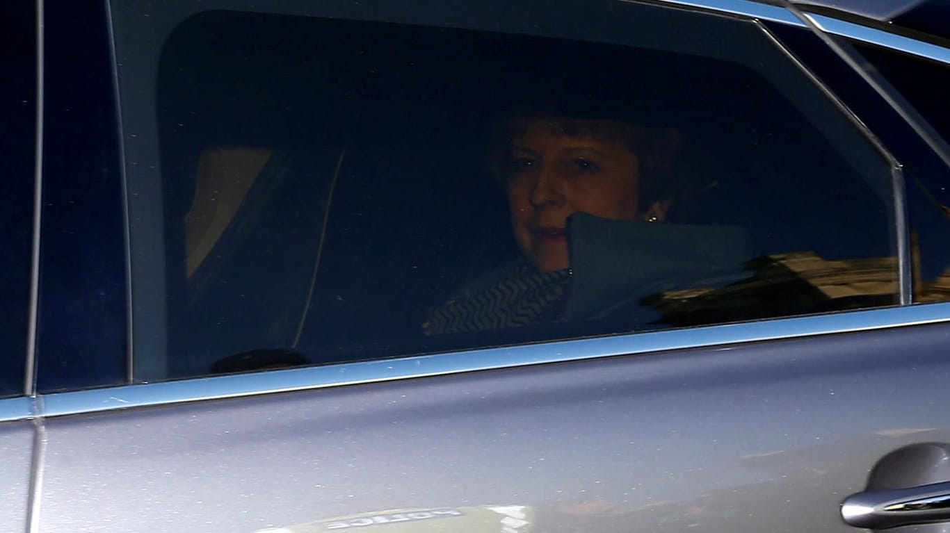 Theresa May auf dem Weg ins Parlament: Es wird eng für die Premierministerin.