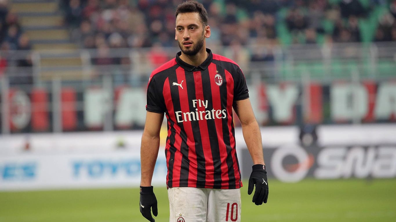 Neuen Klub im Blick? Hakan Calhanoglu im Milan-Trikot.