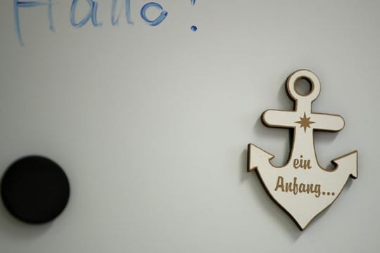 Tafel in den Verwaltungsräumen des Ankerzentrums für Geflüchtete.