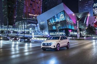 Auf der Elektronikmesse CES in Las Vegas stellte Mercedes-Benz den EQC seinen US-Kunden vor.
