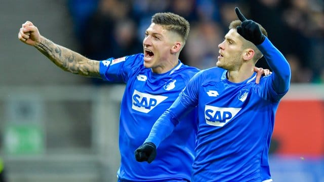 Steven Zuber (l) jubelt bei 1899 Hoffenheim mit Andrej Kramaric über ein Tor. Steven Zuber (l) jubelt bei 1899 Hoffenheim mit Andrej Kramaric über ein Tor.