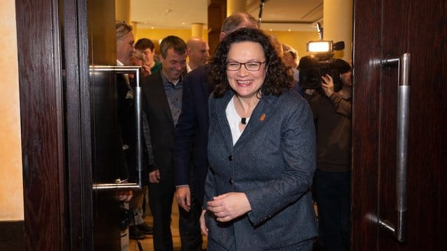 Andrea Nahles: SPD-Bundestagsabgeordnete beraten über den Kurs der Partei. Andrea Nahles: SPD-Bundestagsabgeordnete beraten über den Kurs der Partei.