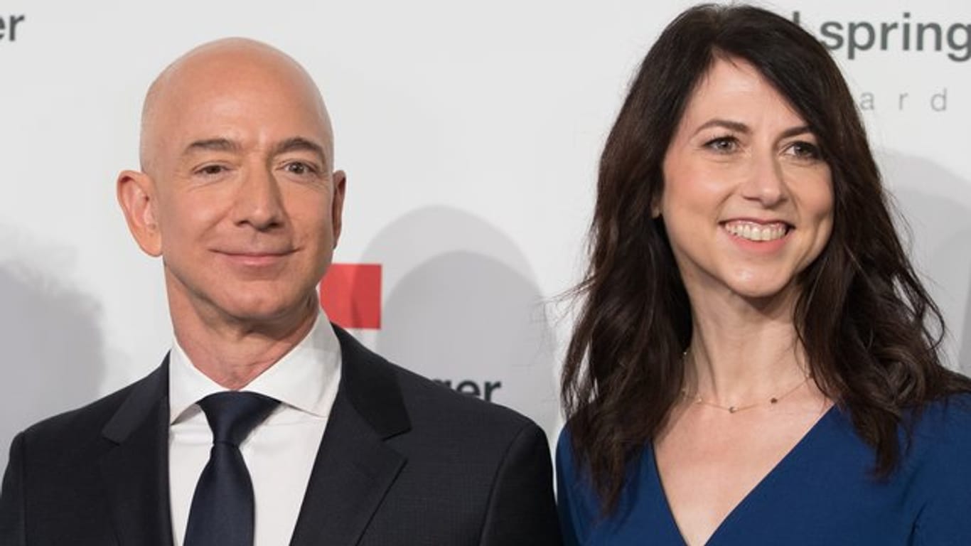 Amazon-Chef Jeff Bezos und seine Ehefrau MacKenzie Bezos 2018 in Berlin.