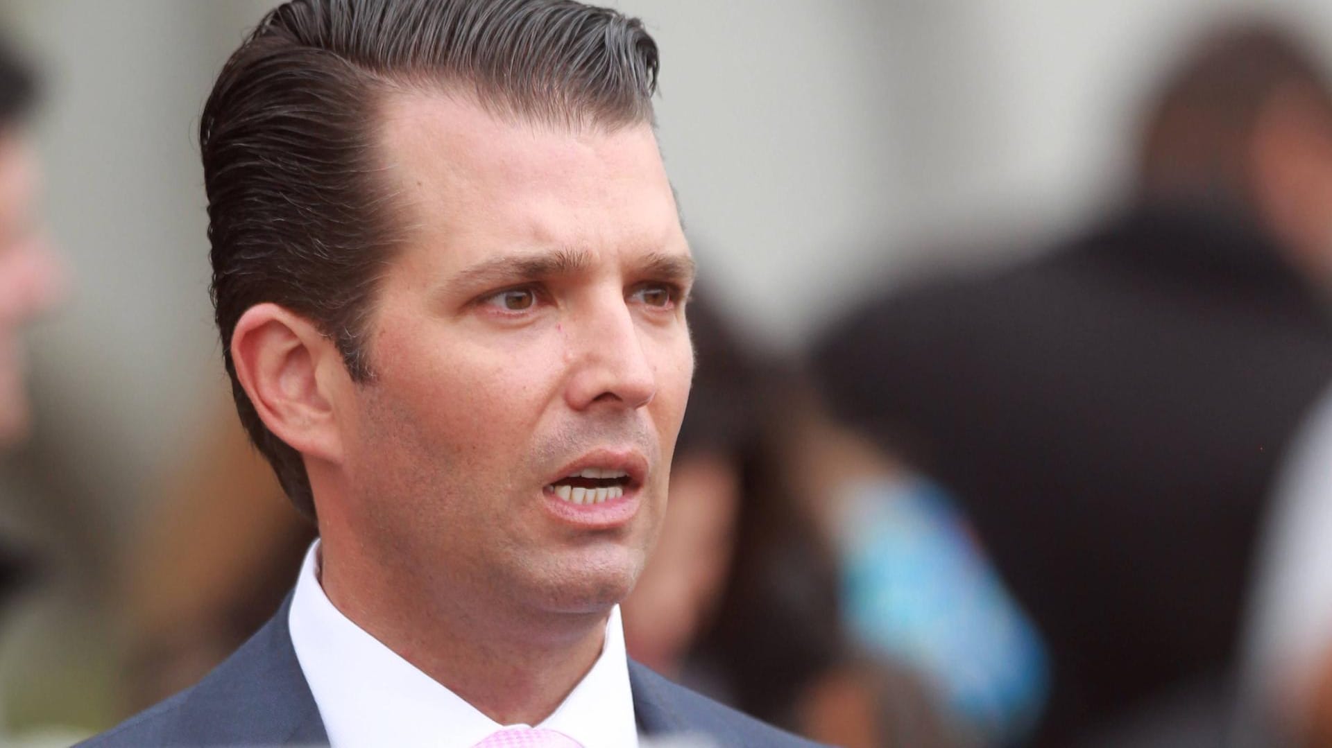 Donald Trump Junior vor dem Weißen Haus: Schon während dem Wahlkampf seines Vaters 2016 verglich er syrische Flüchtlinge mit vergifteten Bonbons.