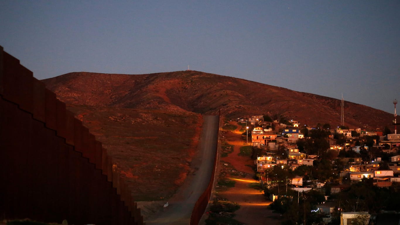 Die Grenzmauer zwischen Californien und Tijuana: An weiten Teilen der US-Südgrenze gibt es bereits Grenzsicherungen.