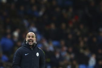 Trainer Pep Guardiola steht mit Manchester City nach dem 9:0-Sieg über Burton Albion im Halbfinale des englischen Ligapokals.