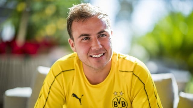 Mario Götze konkurriert beim BVB mit Paco Alcácer um einen Stammplatz auf der gleichen Position. Mario Götze konkurriert beim BVB mit Paco Alcácer um einen Stammplatz auf der gleichen Position.