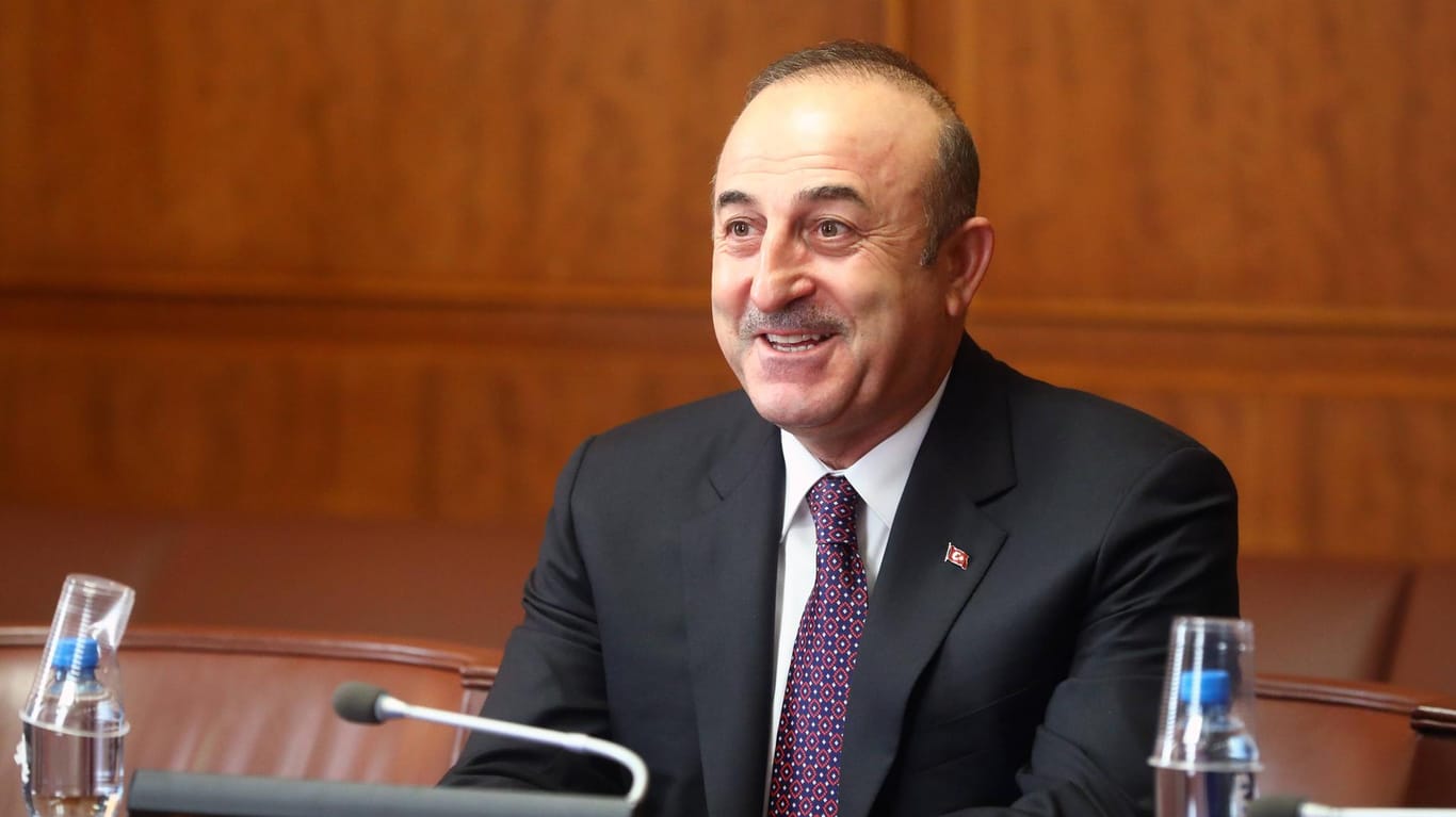 Der türkische Außenminister Mevlut Cavusoglu: Sollte sich der US-Abzug aufgrund "falscher, unsinniger und unrealistischer Ausreden" verzögern, werden die Türkei die Militäroperation in Nordsyrien starten.