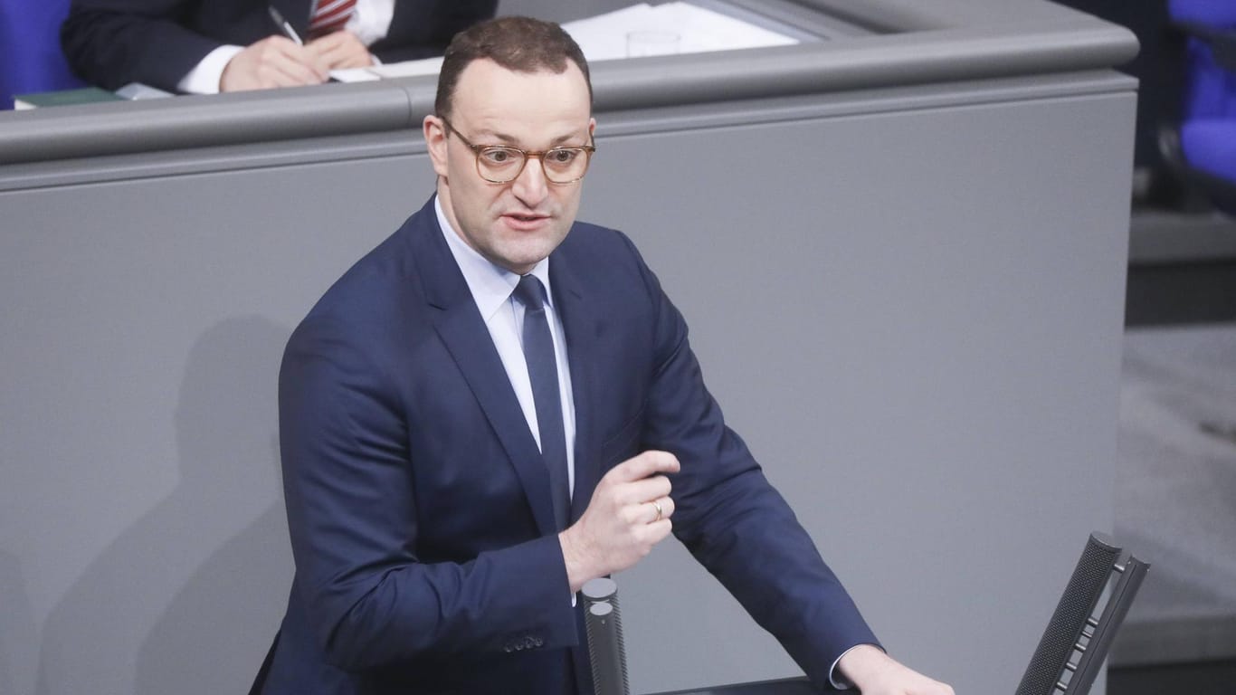 Jens Spahn, Gesundheitsminister: Der CDU-Politiker pocht auf ein Verfahren zur Altersbestimmung: "Denn das hat Auswirkungen auf die Asylverfahren und – im Zweifel – auch auf die Strafverfahren"