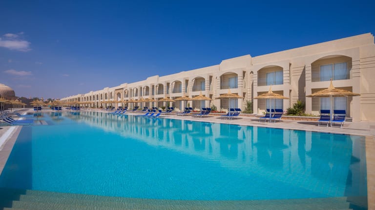 Poolanlage des Albatros Aqua Park Sharm: 19 Außenpools und mehrere Wasserrutschen haben Gäste des ägyptischen Hotels positiv bewertet.