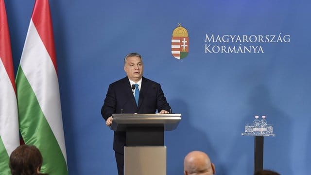Ministerpräsident Viktor Orban bei einer Pressekonferenz in Budapest. Ministerpräsident Viktor Orban bei einer Pressekonferenz in Budapest.