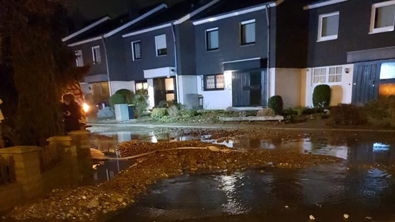 Ein Wasserrohrbruch im Ruhrgebiet hat mehr als 200.