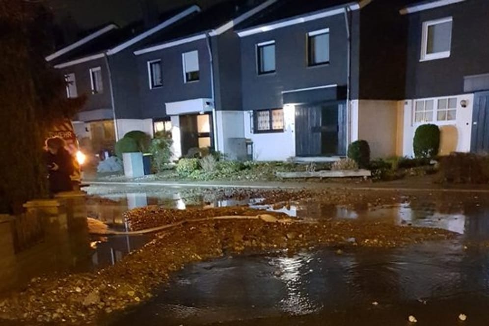Ein Wasserrohrbruch im Ruhrgebiet hat mehr als 200.