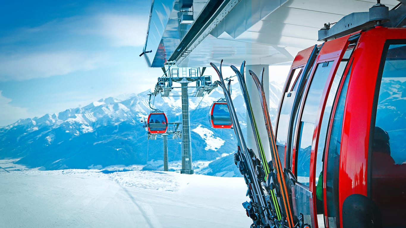 Skilift in den Alpen: Viele Urlauber wissen nicht, dass es bei Skipässen häufig deutliche Preisunterschiede gibt.