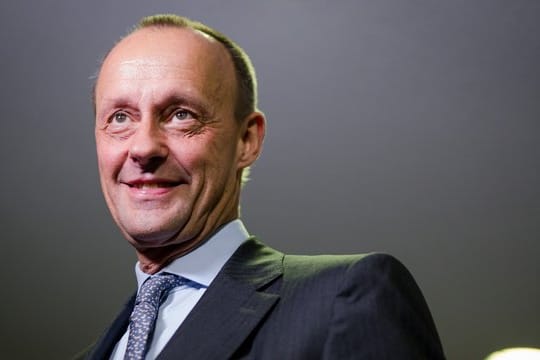 Friedrich Merz hatte in einer Kampfabstimmung auf dem Bundesparteitag Anfang Dezember knapp gegen Kramp-Karrenbauer verloren.