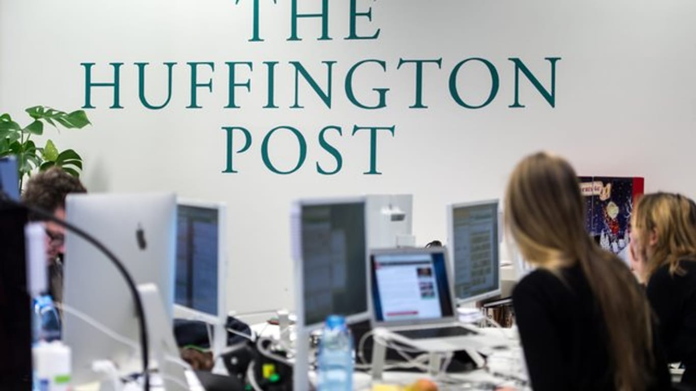 Mitarbeiter der "Huffington Post", die später "HuffPost" hieß, in den Redaktionsräumen des Publishers BurdaForward.