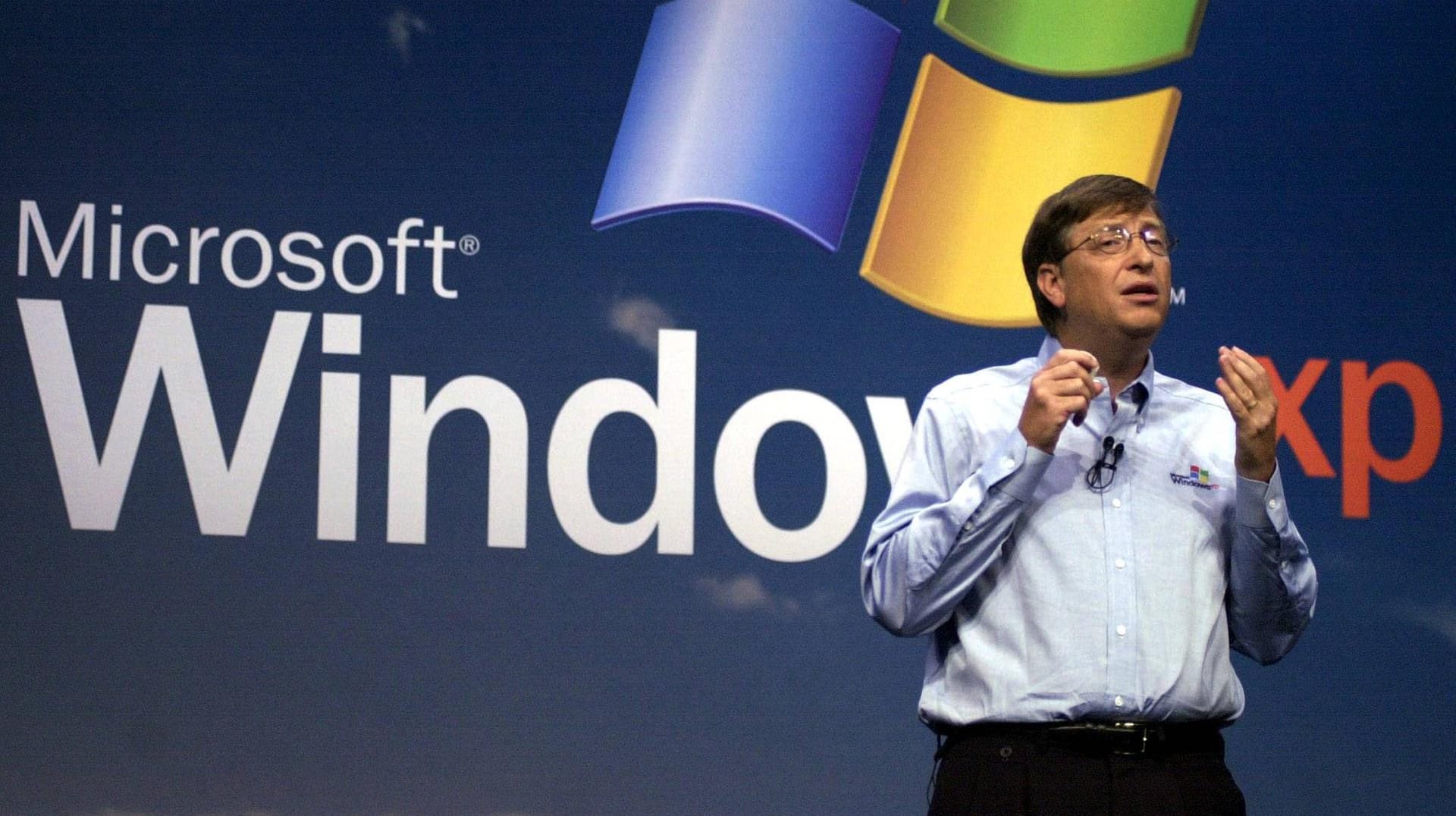 Bill Gates mit Windows Logo