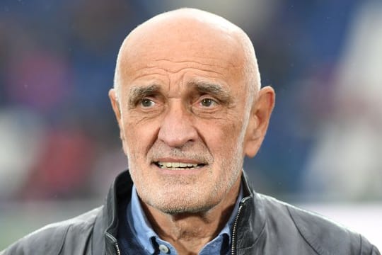 Martin Kind, Präsident von Hannover 96, ist sich mit Trainer Breitenreiter uneins über die Verpflichtung neuer Spieler.