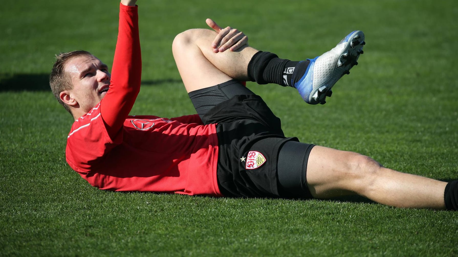Nur noch Ersatz: Ex-Nationalspieler Holger Badstuber steht beim VfB Stuttgart vor einer ungewissen Zukunft. Nur noch Ersatz: Ex-Nationalspieler Holger Badstuber steht beim VfB Stuttgart vor einer ungewissen Zukunft.