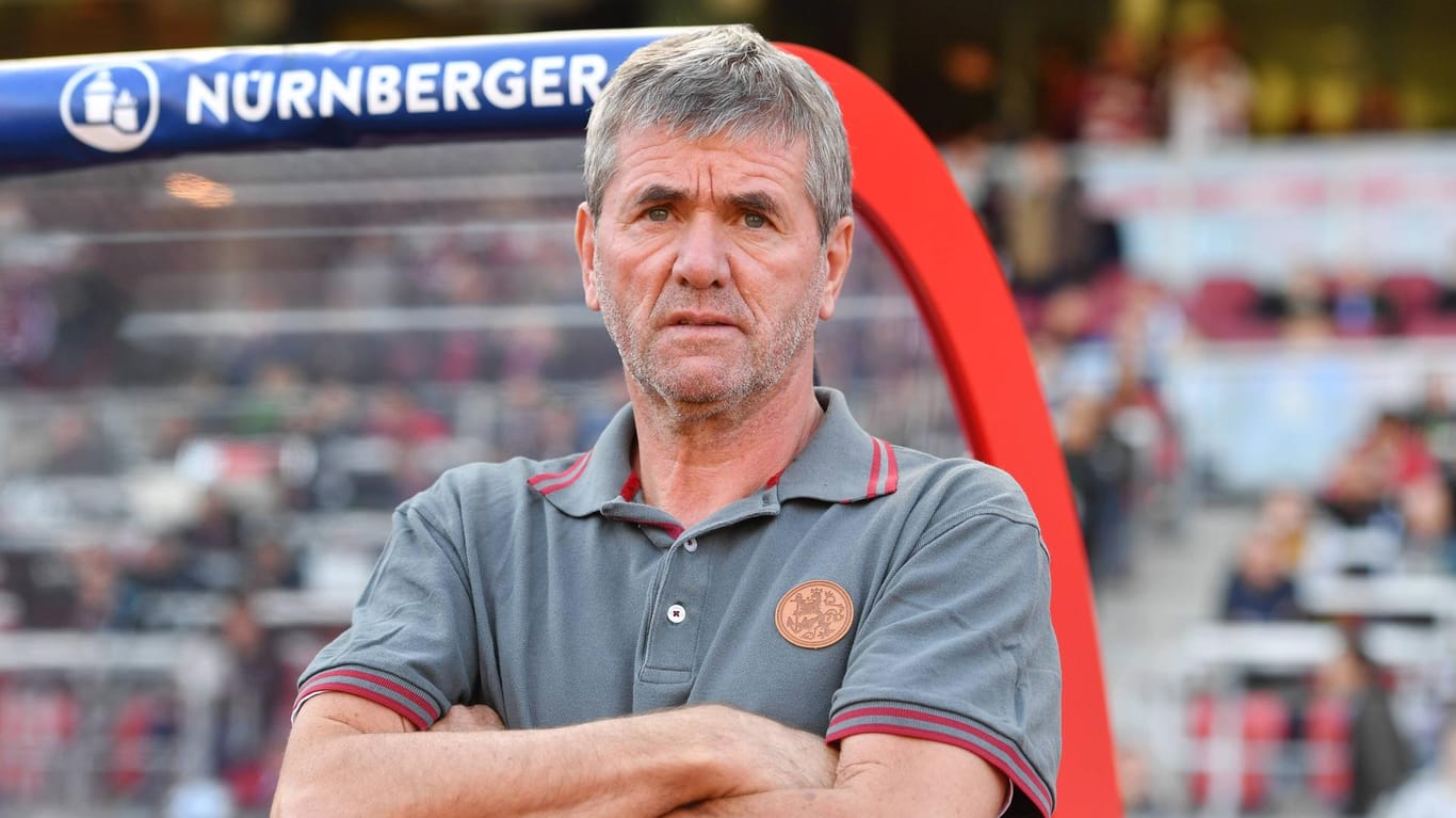 Zukunft offen: Friedhelm Funkel und Fortuna Düsseldorf konnten sich bislang nicht auf einen neuen Vertrag einigen.