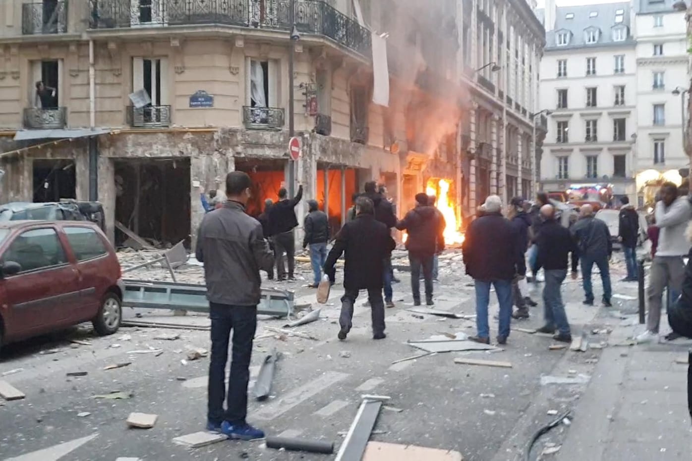 Die brennende Bäckerei nach der Explosion in der Rue de Trévise: Bei der Detonation wurden zwölf Menschen schwer verletzt.