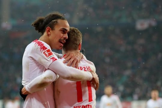 Yussuf Poulsen (l) markierte beim 1:1-Testspiel gegen Galatasaray Istanbul das Tor für die Sachsen.