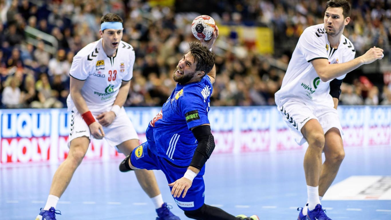 Stark: Luka Karabatic (M.) im Angriff gegen Serbien.