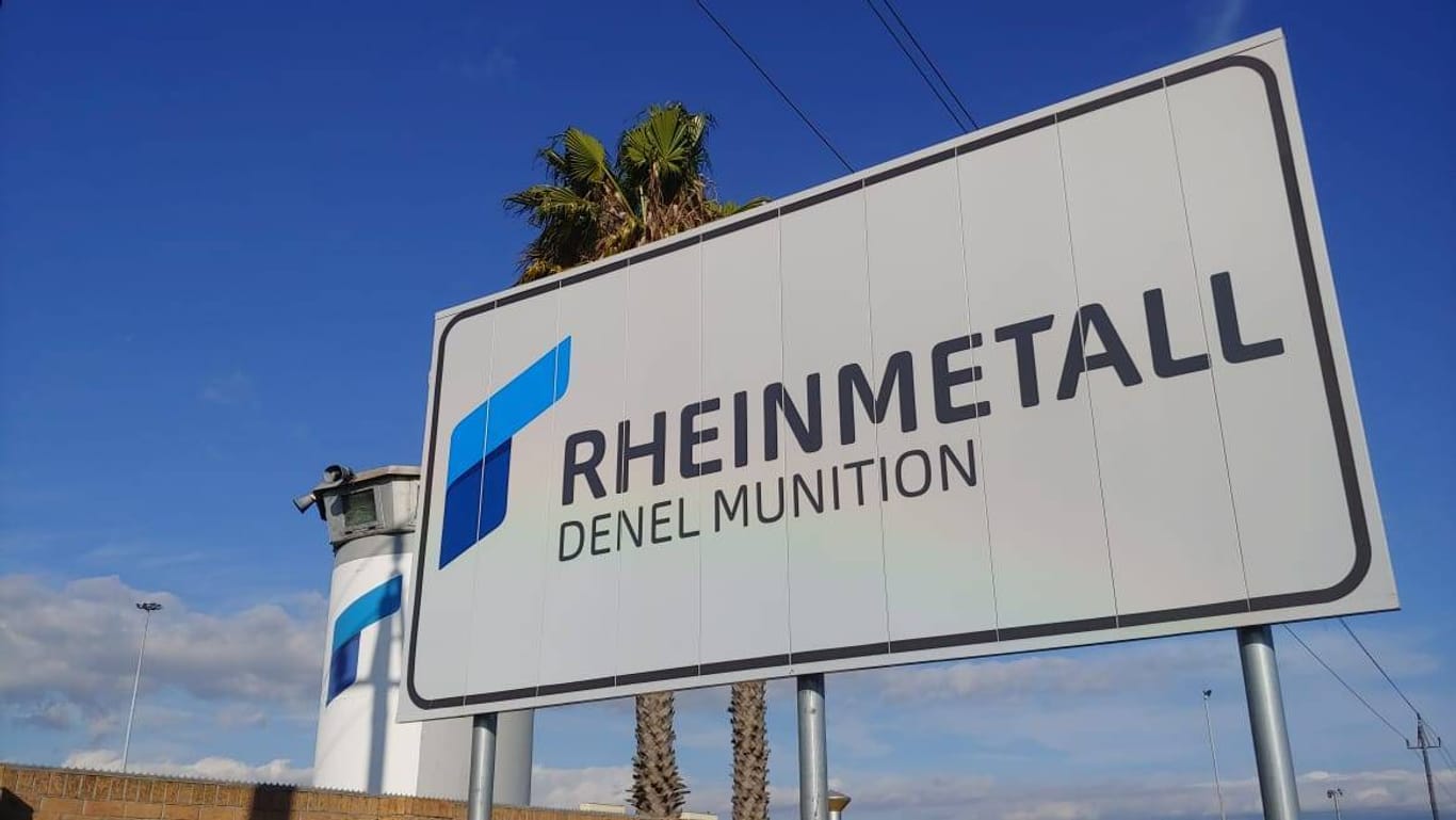 Rheinmetall-Werk in Südafrika: Aus Deutschland gibt es keine Rüstungsexporte nach Saudi-Arabien. Ausländische Tochterunternehmen liefern jedoch weiter Waffen und Munition in das umstrittene Ausland.