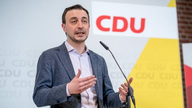 Paul Ziemiak, Generalsekretär der CDU, spricht vor Beginn der Klausurtagung des CDU-Bundesvorstands in Potsdam. Paul Ziemiak, Generalsekretär der CDU, spricht vor Beginn der Klausurtagung des CDU-Bundesvorstands in Potsdam.