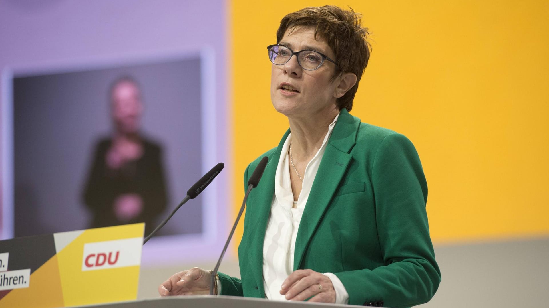 Annegret Kramp-Karrenbauer: Die CDU-Chefin will die Flüchtlingspolitik unter neuen Gesichtspunkten betrachten.