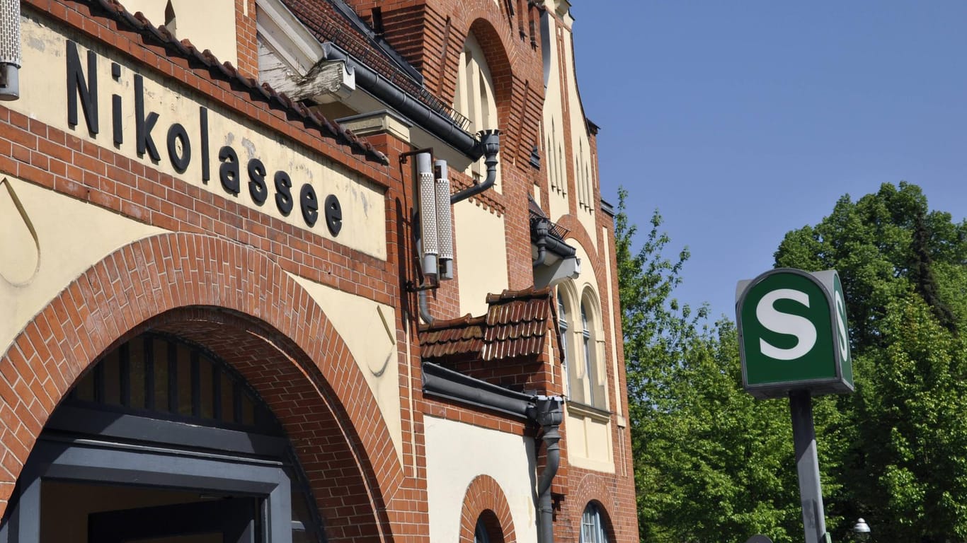 S-Bahnhof Nikolassee: Hier wurde ein 19-Jähriger antisemitisch beleidigt. (Archivbild)