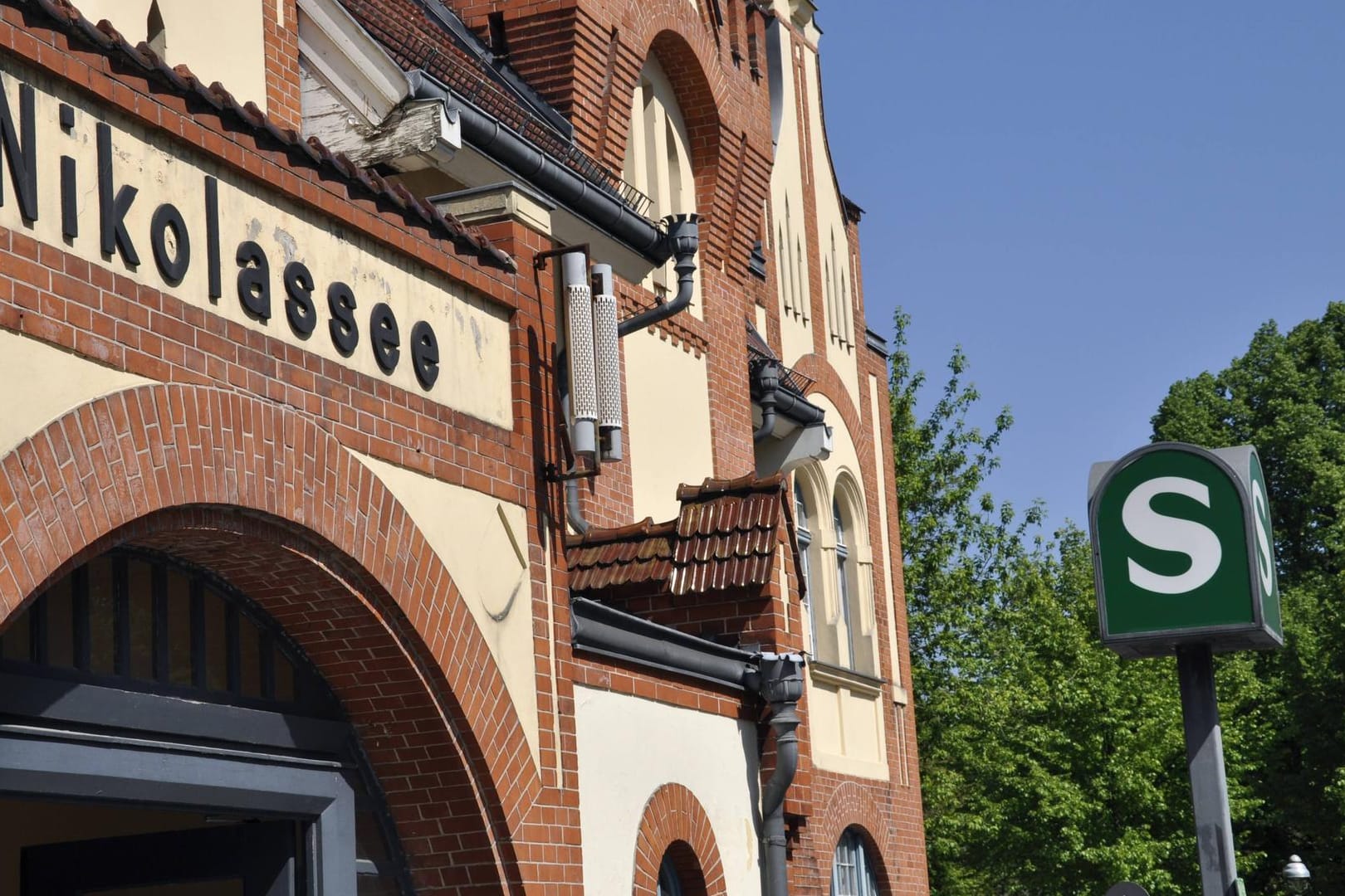 S-Bahnhof Nikolassee: Hier wurde ein 19-Jähriger antisemitisch beleidigt. (Archivbild)