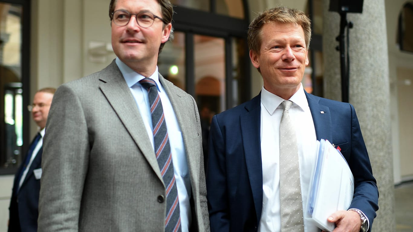 Andreas Scheuer (CSU), Bundesverkehrsminister (l), und Richard Lutz, Vorstandsvorsitzender der Deutsche Bahn AG: Scheuer erwartet, dass die Qualität bei der Bahn zügig verbessert wird.