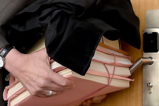 Unzufrieden ist der Umfrage zufolge besonders die ostdeutsche Bevölkerung, wo in diesem Jahr in drei Bundesländern gewählt wird.