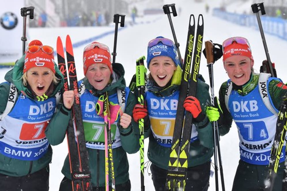 Karolin Horchler, Franziska Hildebrand, Franziska Preuß und Denise Herrmann (l-r) wurden in Oberhof Zweite.