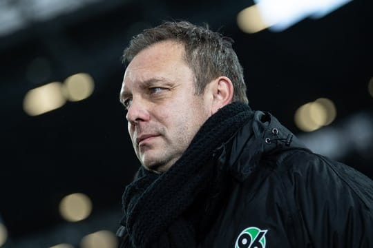 Hannovers Trainer Andre Breitenreiter konnte sich im Test gegen Heracles Almelo über einen 4:1-Sieg freuen.