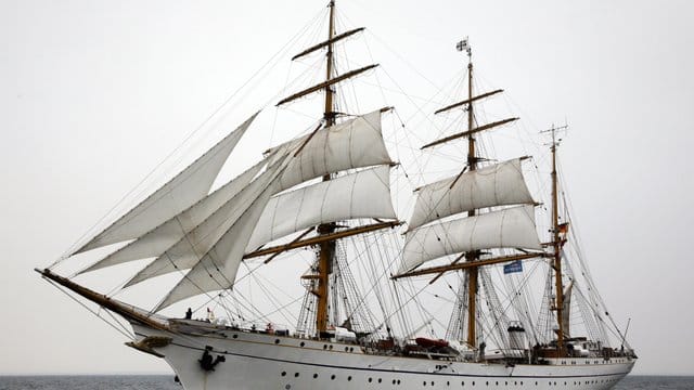 Der 1958 gebaute Marine-Segelschulschiff "Gorch Fock" wird seit 2016 überholt. Der 1958 gebaute Marine-Segelschulschiff "Gorch Fock" wird seit 2016 überholt.