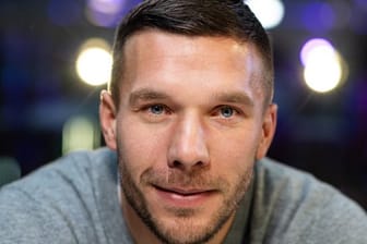 Der frühere Fußall-Nationalspieler Lukas Podolski hält die Reaktionen auf Riberys Gold-Steak für zu extrem.